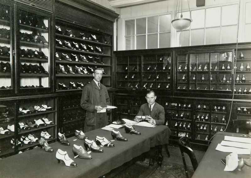 Обувь - История обуви