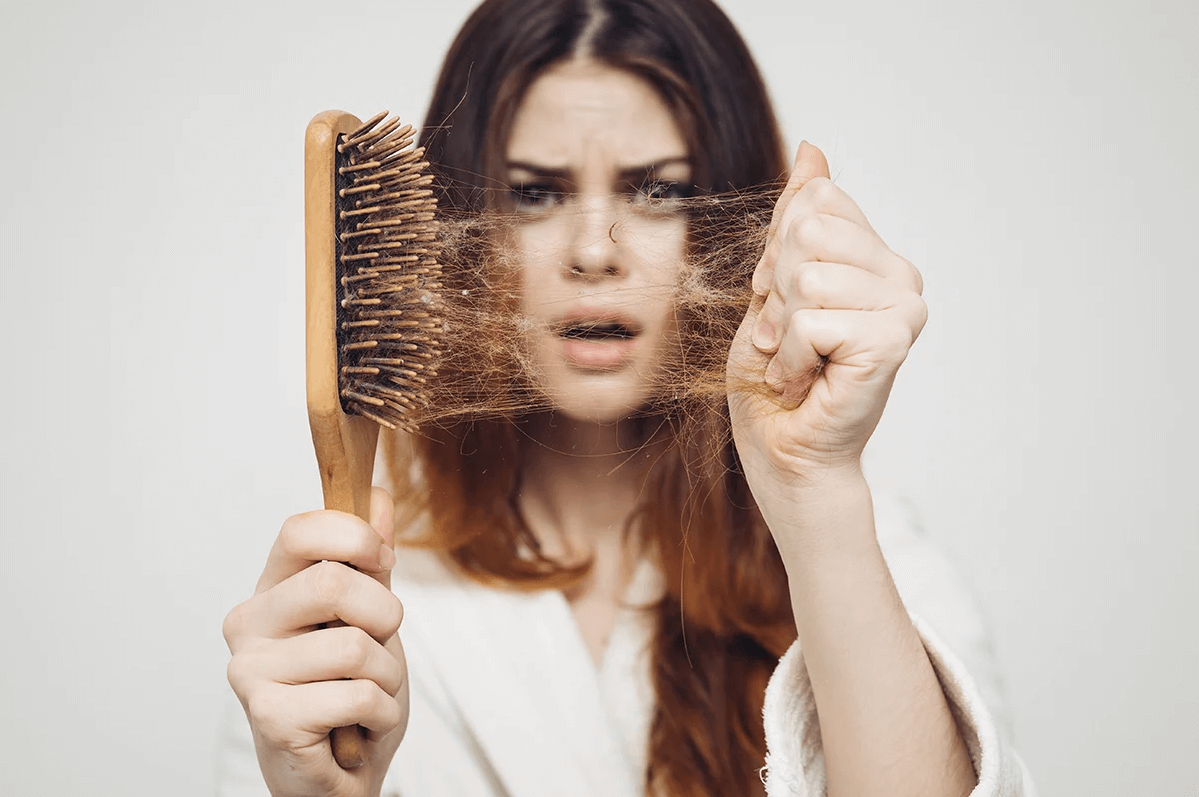 Причина выпадения волос. Что делать, если выпадают волосы?
