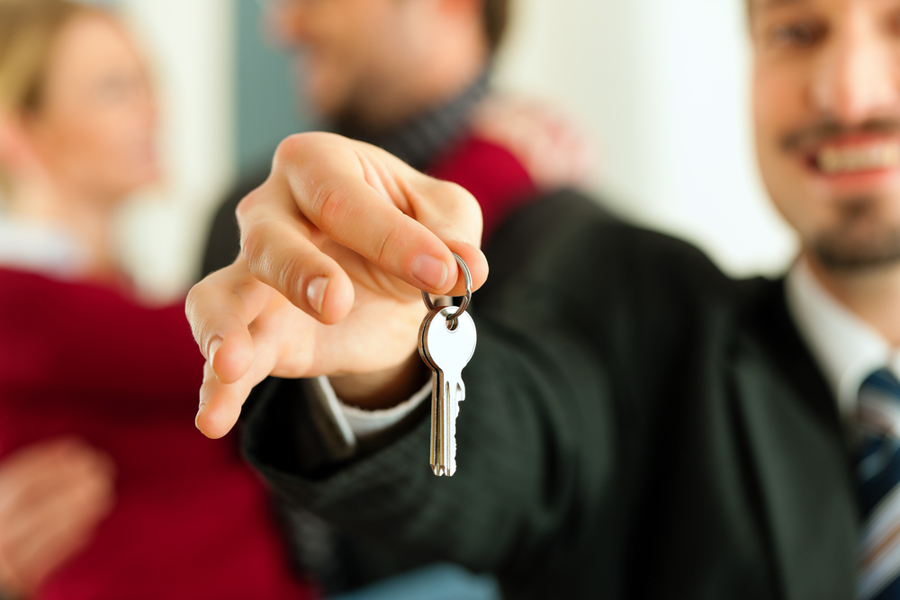 Найти квартиру без посредников и избежать обмана: правила безопасности