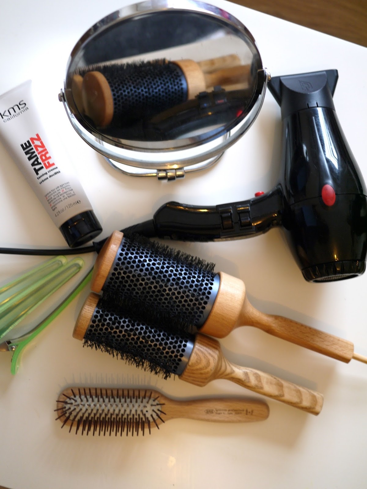 Как выбрать профессиональный или домашний фен для волос