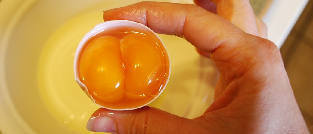 Польза и вред сырых яиц: можно ли их пить?