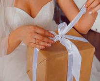 Что дарить молодоженам на свадьбу?