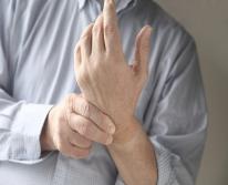 Почему немеют руки: причины и способы лечения