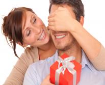 Что подарить мужчине на праздник? Топ-10 подарков и много советов