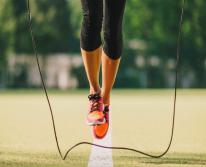 Помогают ли похудеть прыжки со скакалкой: польза и сколько сжигает калорий на самом деле