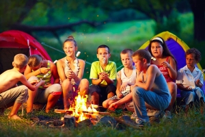 Куда деть ребенка на осенние каникулы: детские лагеря для ребенка?